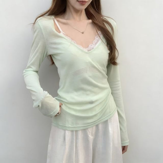 V-Neck Lace Panel Slim Fit Crop Camisole Top