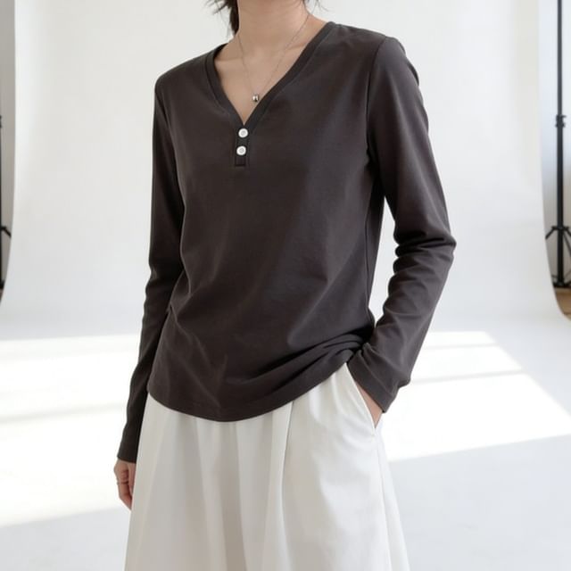 Classic V-Neck Long-Sleeve Tee in Solid Color