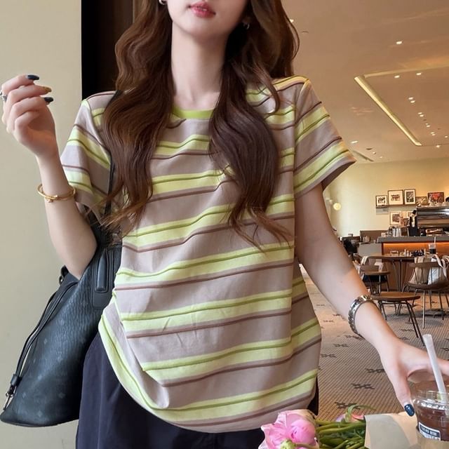 Striped Casual Tee with Crew Neckline and Short Sleeves