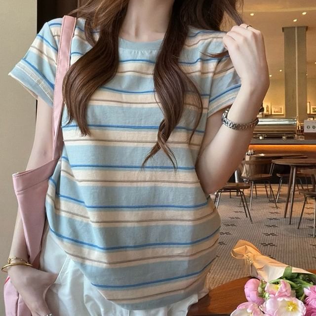 Striped Casual Tee with Crew Neckline and Short Sleeves