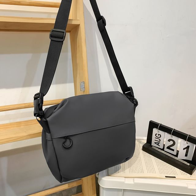 Plain Zip Messenger Bag
