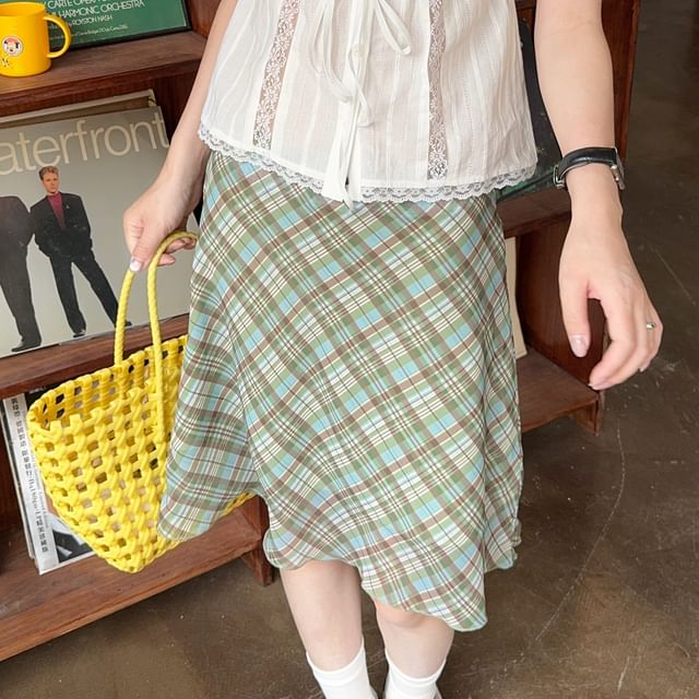 Cap-Sleeve Scoop Neck Lace Trim Button-Up Crop Blouse / High Waist Plaid A-Line Skirt