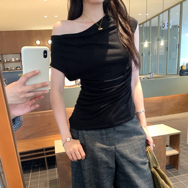 Casual Off-Shoulder Solid Ruched Tee