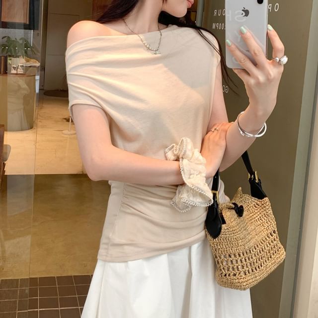 Casual Off-Shoulder Solid Ruched Tee