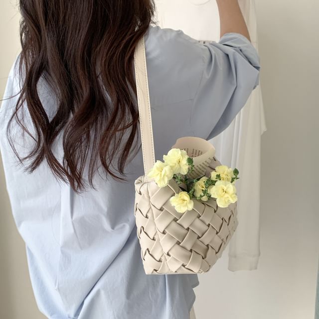 Woven Plain Shoulder Bag