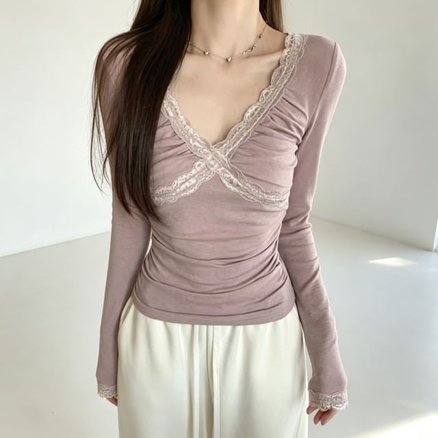 Long-Sleeve V-Neck Lace Trim Ruched Slim Fit T-Shirt