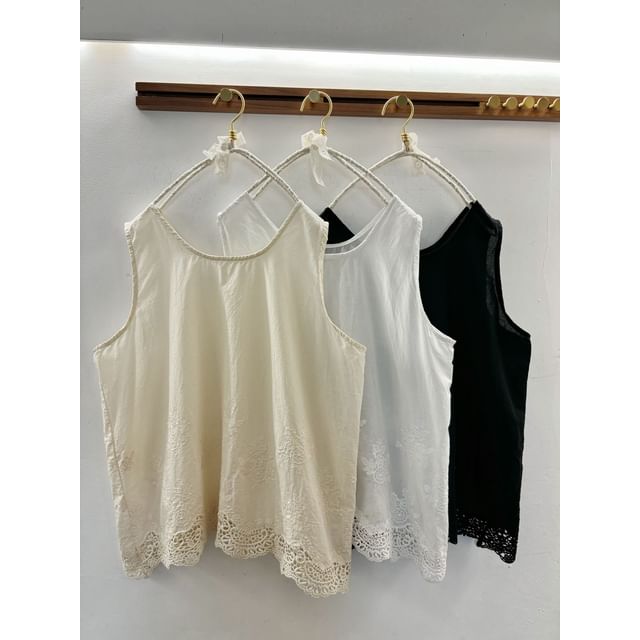 Lace Trim Tank Top with Mid Rise Shorts