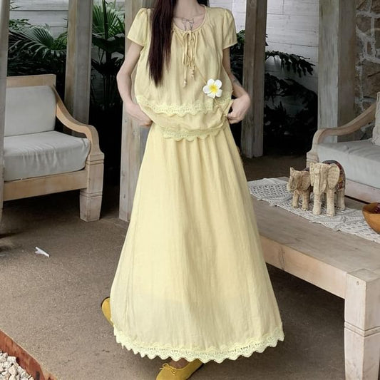 Short-Sleeve Round Neck Plain Lace Trim Blouse / Mid Rise Maxi A-Line Skirt