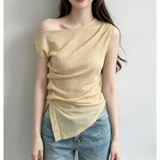 Cold Shoulder Asymmetric Short Sleeve Slim Top