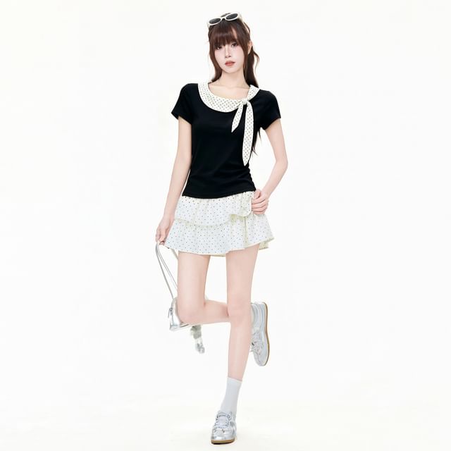 Polka Dot Knotted Fitted Tee with Short Sleeves