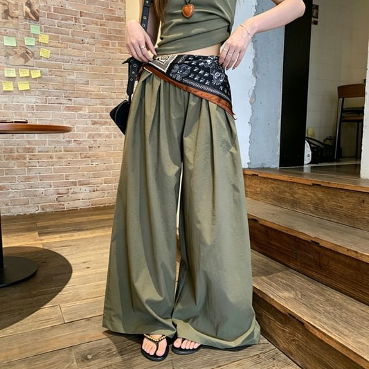 Short-Sleeve Crew Neck Plain Crop T-Shirt / Mid Rise Plain Wide Leg Pants with Scarf