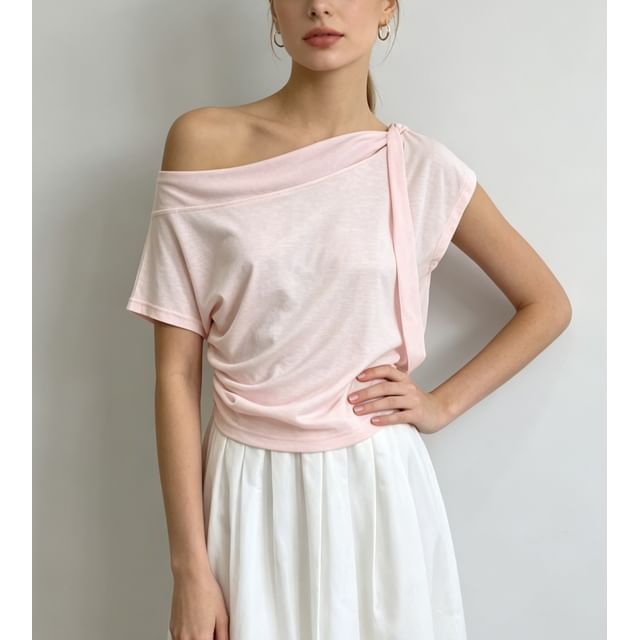 Cold Shoulder Knotted Plain Slim-Fit Short Sleeve T-Shirt