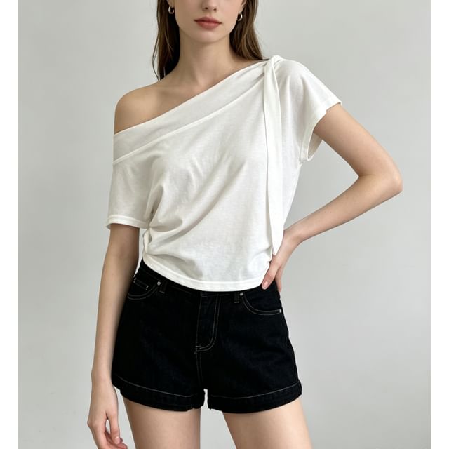 Cold Shoulder Knotted Plain Slim-Fit Short Sleeve T-Shirt