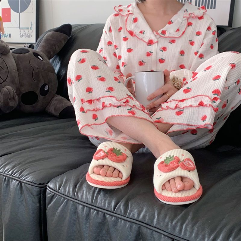 Milky strawberry slippers MK18566 MK Kawaii Store