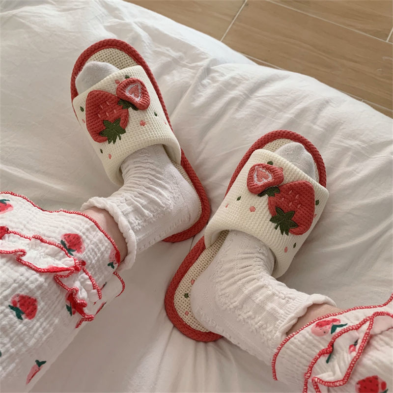 Milky strawberry slippers MK18566 MK Kawaii Store