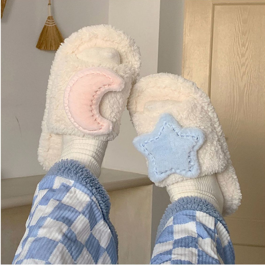 Cute Moon Star Plush Cotton Slippers MK19176 Susan