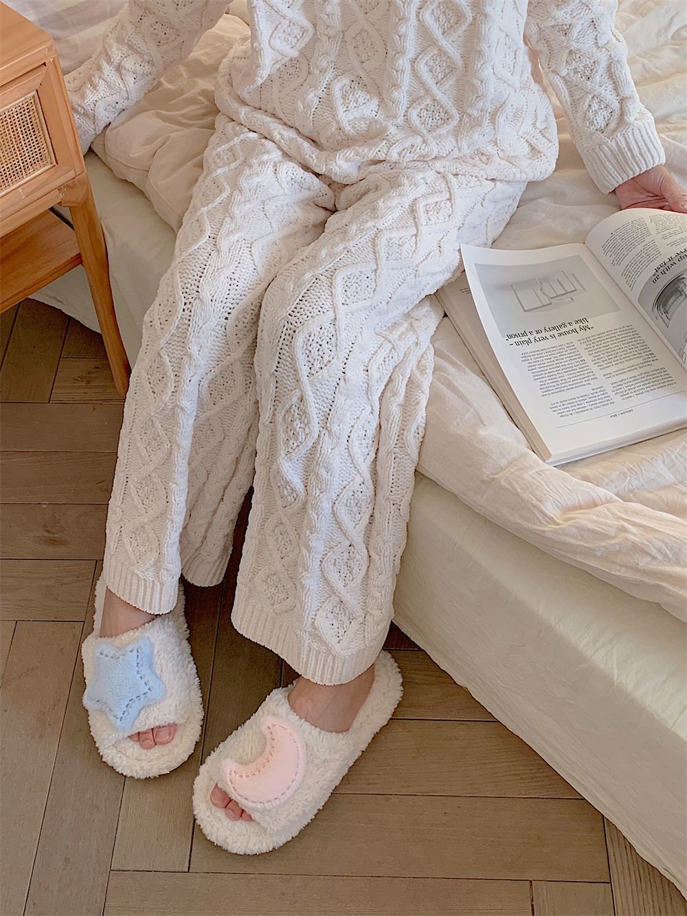 Cute Moon Star Plush Cotton Slippers MK19176 Susan