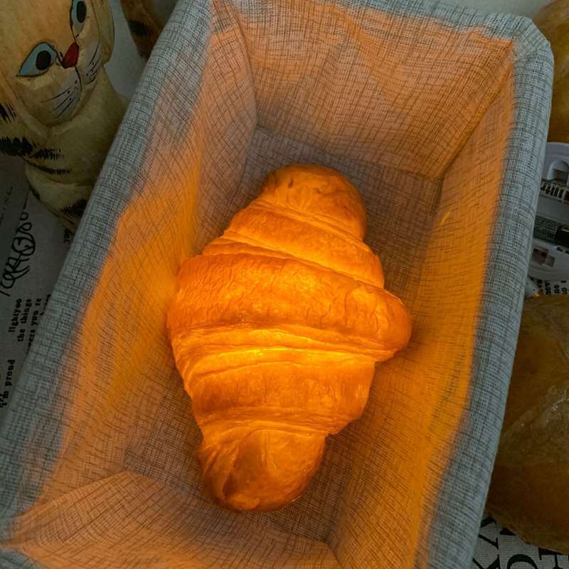 Croissant Bread Lamp MK19006 Susan