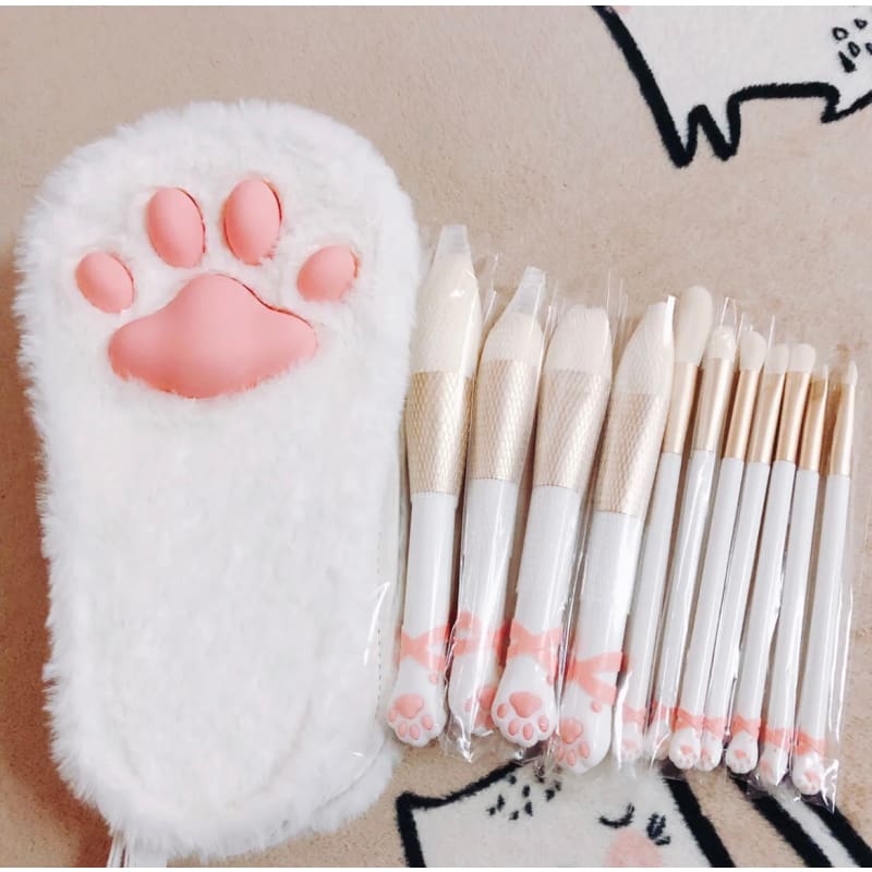 Kawaii Cat Paw Fluffy Makeup Brush ME65 MK Kawaii Store